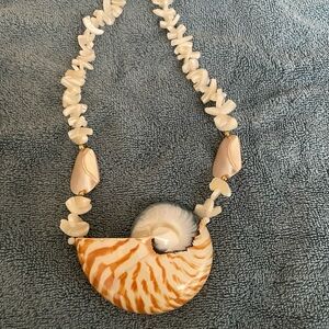 Vintage Hawaiian Seashell Necklace & Sheshells Pierced Earrings